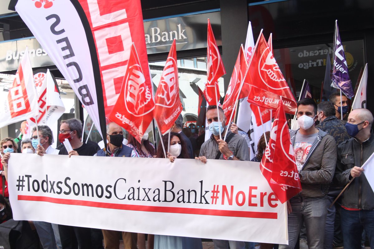 UGTCyL's tweet photo. #TodxsSomosCaixaBank .@ugtcaixabank #NoERE .@Caixabank se mantiene en su postura de conseguir un #ERE a su medida, con unas condiciones laborales rebajadas y flexibles que los representantes sindicales se niegan a aceptar porque suponen una grave pérdida de derechos. https://t.co/D5jczJ7Qva