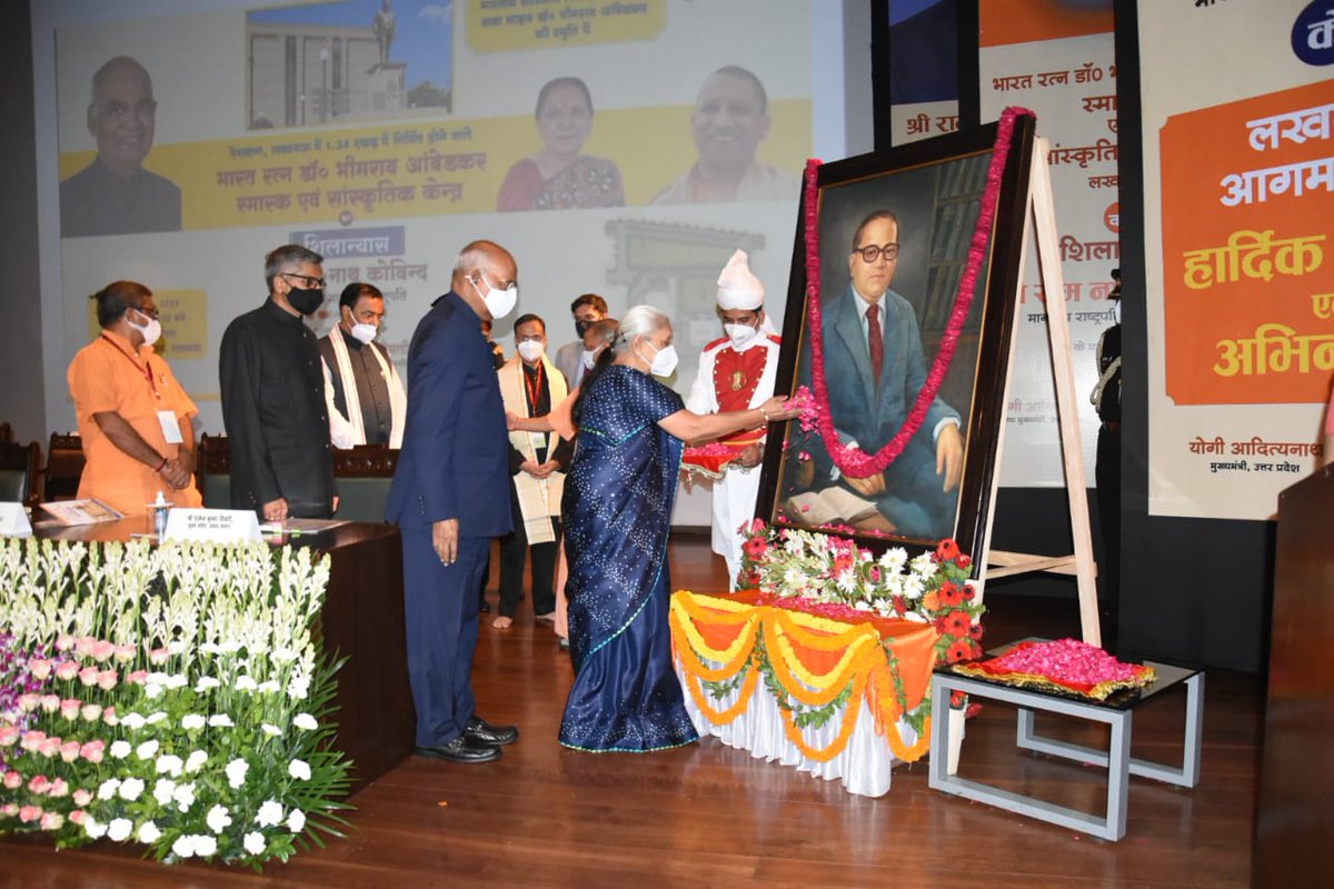 राज्यपाल श्रीमती आनंदीबेन पटेल ने आज लोकभवन में आयोजित डाॅ0 भीमराव आंबेडकर स्मारक एवं सांस्कृतिक केन्द्र, लखनऊ के शिलान्यास समारोह को सम्बोधित किया।