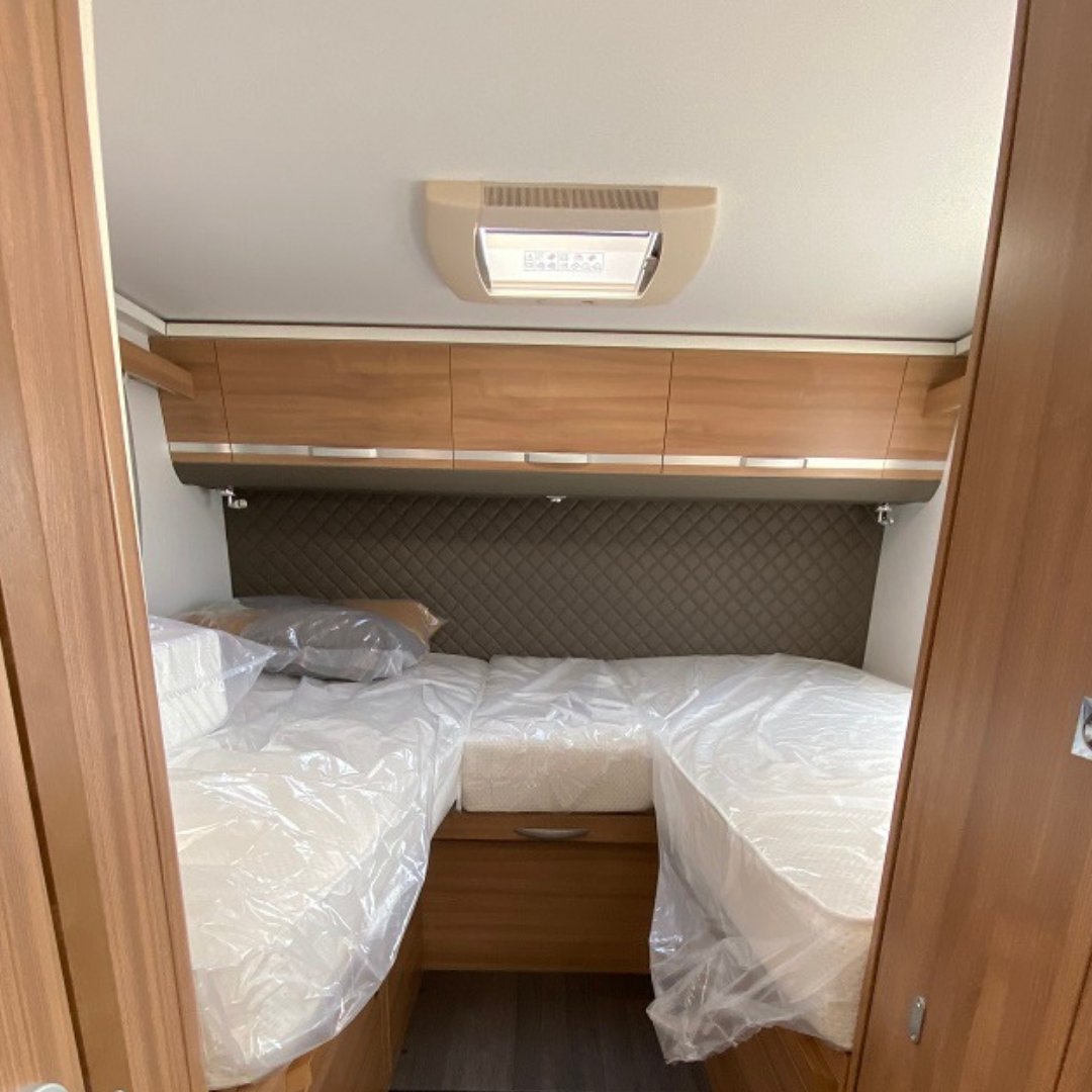 ANOIACARAVANAS's tweet photo. Coral XL Axess 670 DK perfecto para explorar en familia o en grupo                                                                    ⚙️Chasis  
📏7,30 m longitud               
🛏 2 dobles y 3 individuales 
☀️6 plazas 
🌙7 plazas 
#anoiacaravanas #motorhome #family #vanlife #van https://t.co/6AEEJx9mLH