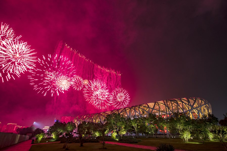 SpotlightBJ's tweet photo. 🎆🎇Gorgeous fireworks light up the sky over the National Stadium, aka the Bird's Nest, in celebration of the upcoming Communist Party of China (CPC)'s centennial birthday.🌟✨

 [Photo/VCG] #SpotlightBeijing #CentenaryHighlights #BeijingLandmarks https://t.co/6fG6mvHnya