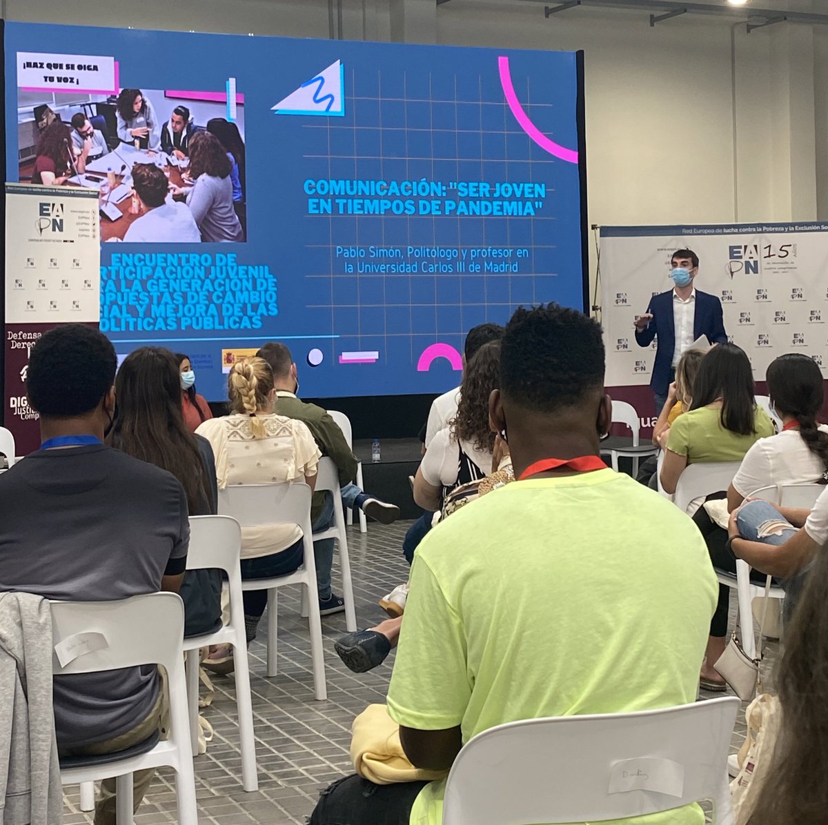 EAPNGalicia's tweet photo. Comienza la ponencia de @kanciller exponiendo que “un país que no ofrece oportunidades a sus jóvenes es un país que no ofrece oportunidades prácticamente para nadie” #TuVozCuenta #jovEU https://t.co/UpVykzG2l4