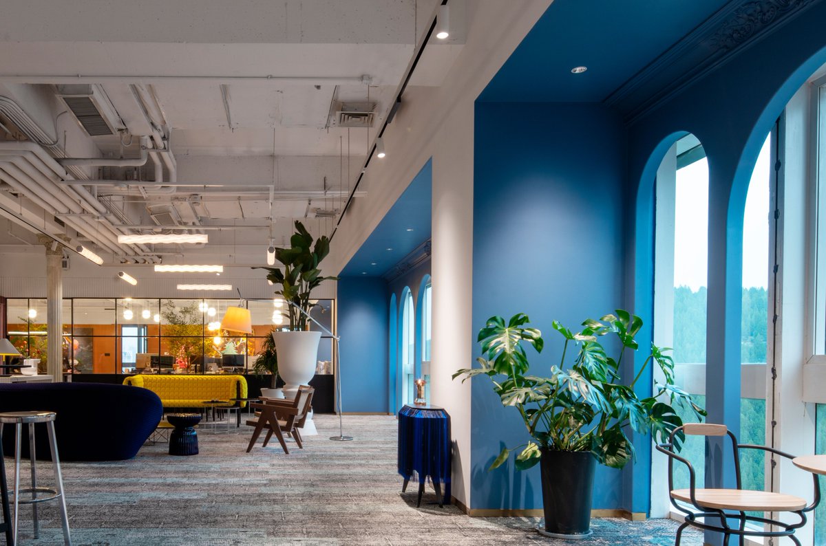 VONDOMSpain's tweet photo. The Suave collection by @wanderswonders for @VONDOMSpain creates a dynamic and welcoming meeting point at SomeNew’s office location.

#officeproject #designoffice #office #pots #planters #interiordesign #designgreen #vondom

https://t.co/u1jWsPOAQT https://t.co/6ET1on8jL0