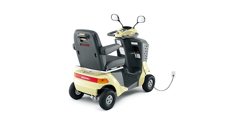 ট ইট র スズキ株式会社 四輪公式アカウント ご家庭のコンセントで充電できる セニアカー 免許がいらない 歩道を走行できるセニアカー 電気で動くセニアカーは ご家庭の100vコンセントで充電できます モーターの音も静かで まるで歩くように