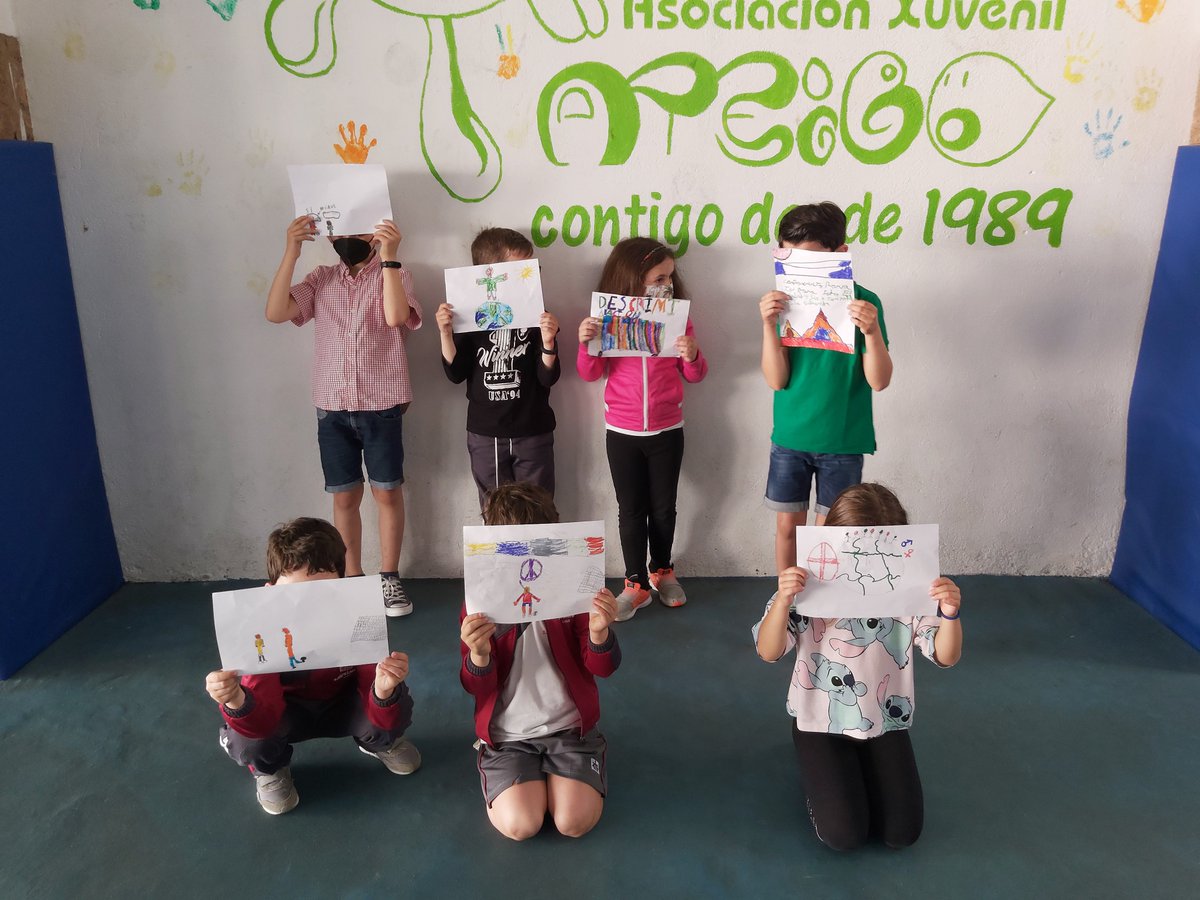 infanciagalicia's tweet photo. "Hai que manifestarse, defender aos nen@s que sofren discriminacións" é unha das conclusións acadadas pol@s nen@s do @CXAteibo nas actividadades polos dereitos da infancia da @platdeinfancia
Moi bo traballo equipo!!👧🧒🏽 https://t.co/JTtPCRrNcL