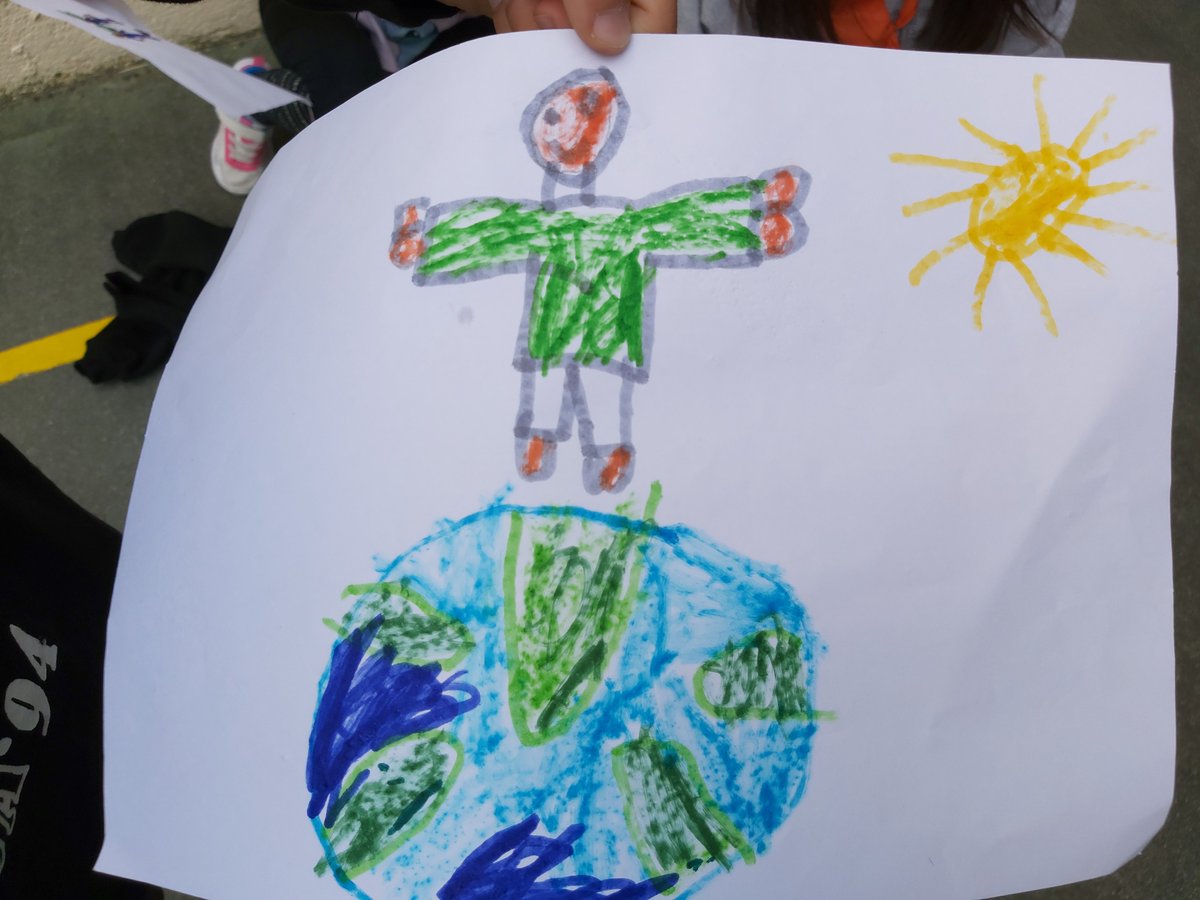 infanciagalicia's tweet photo. "Hai que manifestarse, defender aos nen@s que sofren discriminacións" é unha das conclusións acadadas pol@s nen@s do @CXAteibo nas actividadades polos dereitos da infancia da @platdeinfancia
Moi bo traballo equipo!!👧🧒🏽 https://t.co/JTtPCRrNcL