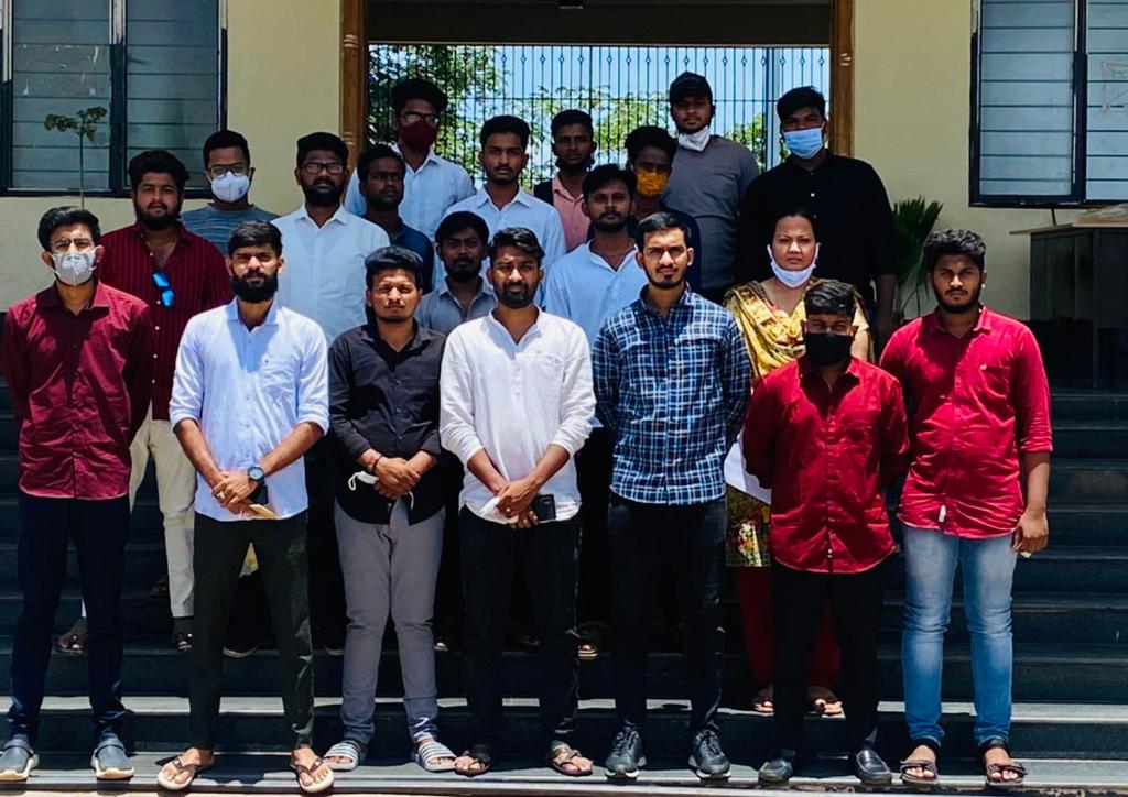 NSUIKarnataka's tweet photo. Team @NSUIKarnataka met with the VC and Registrar of Vijayanagara Sri Krishnadevaraya University and discussed the promotion of odd UG/PG students in affiliated colleges, allocation of scholarship and fee regulation. Also requested to vaccinate its students at the earliest. https://t.co/NgC2OZpq78