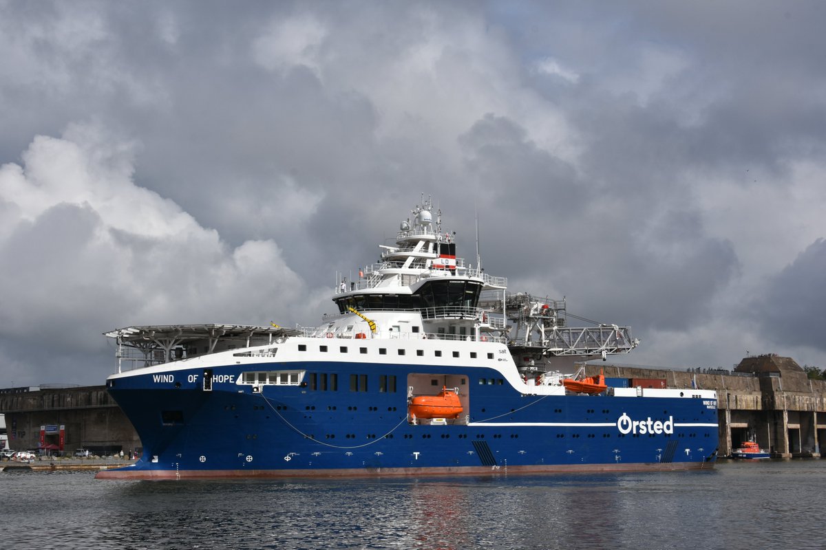 christodedieu's tweet photo. Arrivée du navire ravitaillement offshore #windofhope #grandportmaritimenantessaintnazaire #portdesaintnazaire #saintnazaire #saintnazaireagglo #saintnazairerenversante #saintnazairetourisme https://t.co/48LOorHGJC