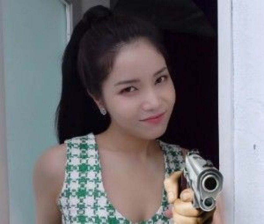 SorridodiJade's tweet photo. #btsmoo au:
Solar and j-Hope are two criminals who just robbed a bank, but only J-Hope was arrested https://t.co/m9vqQk4RWW