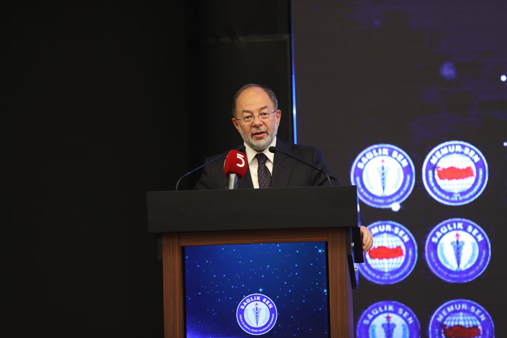 TBMM Sağlık Komisyonu Başkanı Recep Akdağ (<a href="/DrRecepAkdag/">Recep Akdağ</a>), ödül töreninde katılımcılara hitap etti:"Sağlık çalışanlarının sayısı yetersiz. Büyük açık vardı, AK Parti olarak sağlık çalışanlarına yönelik istihdamı artırdık, ama bu açık henüz kapanmış değil."
#PandemininKahramanları