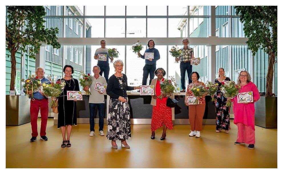Gisteravond mocht ik tien Zaanse vrijwilligers een cheque van 500 euro overhandigen voor hun vrijwilligersorganisatie of initiatief. Zonder vrijwilligers zou onze stad op slot zitten. Dank voor jullie inzet!