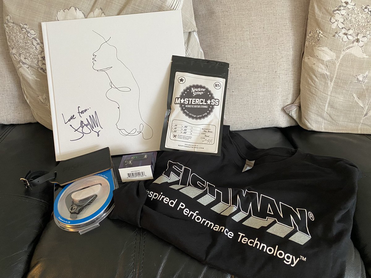 Thank you so much <a href="/jongomm/">Jon Gomm</a> This just arrived in the post. What a great day.