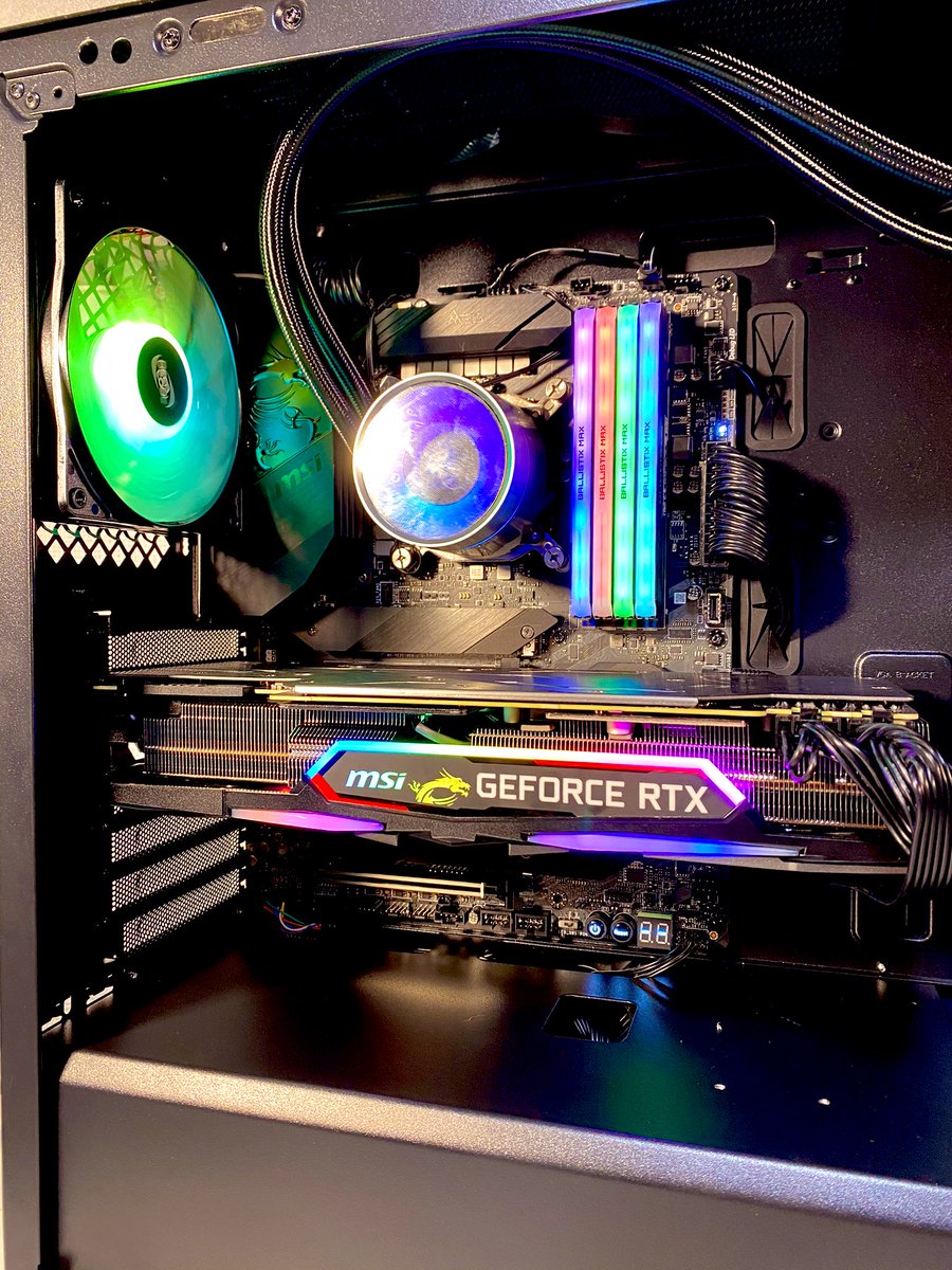 清水 貴裕 A Twitter 簡易水冷豆知識 フロント吸気 冷たい空気が当たって冷えるがケース内温度が少し上がる トップ排気 ケース内温度はほぼ上がらないが 暖かい風が当たるのでcpu温度が上がる 最大10 程 冷やしたいならフロント吸気 ケースのエアフローや負荷