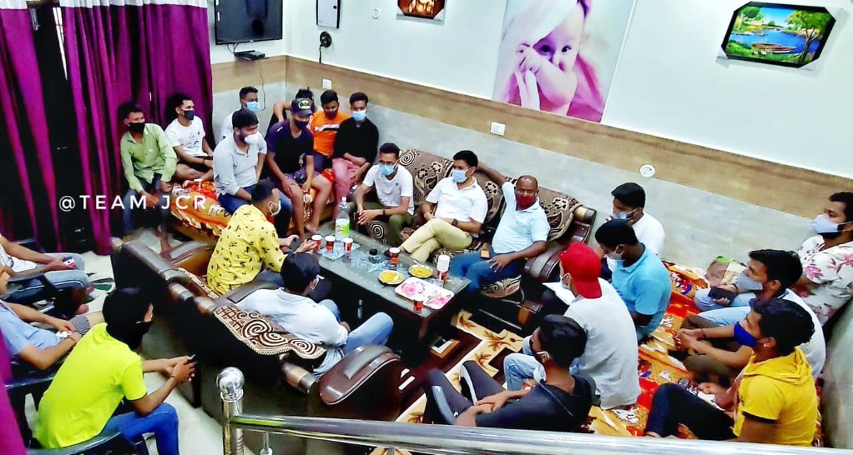 jayendraramola's tweet photo. बूथ स्तर पर कांग्रेस की मजबूती को लेकर ऋषिकेश चंद्रेश्वर नगर के युवाओं के साथ बैठक की और आगमी विधानसभा चुनाव 2022 की परिचर्चा कर युवाओं से सुझाव सांझा किये.....
#TeamJCR
@devendrayadvinc जी
@pritamSpcc जी
@harishrawatcmuk जी
@KupadhyayINC जी
@prakashaicc1 जी
@INCUttarakhand जी https://t.co/UbDAb2DOVx