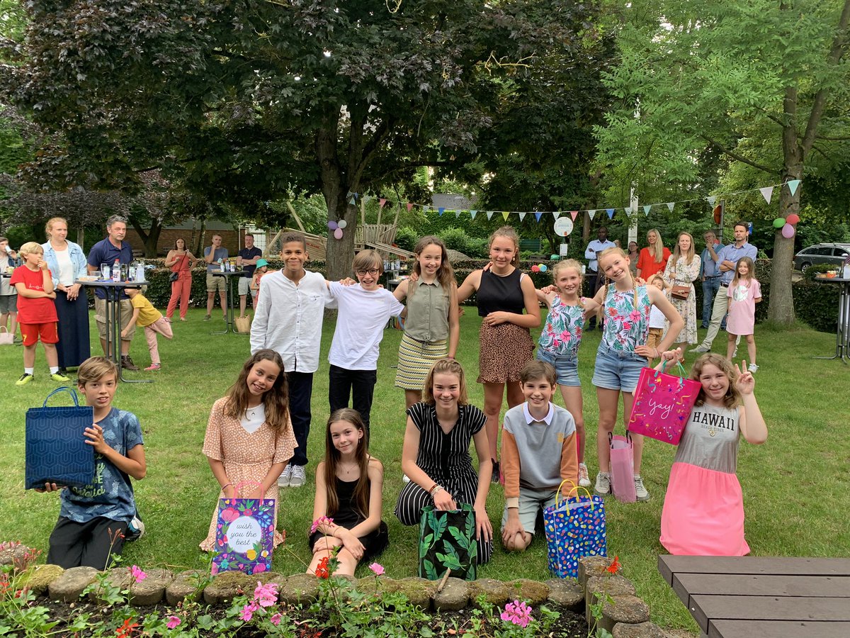 ParkschoolRelst's tweet photo. Afscheid van onze 12 zesdeklassers. Veel succes in jullie nieuwe school in het secundair onderwijs. https://t.co/43rBVcVb67