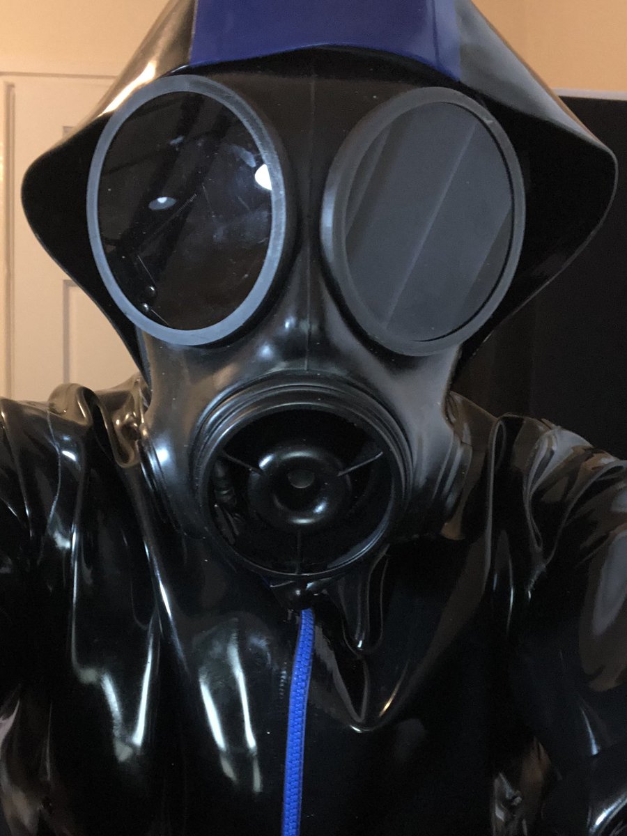 Wow over 3,000 followers! And it’s been a while because I’ve been busy and not had much gear time. So have some #RubberChav from a couple nights ago. Will try and do some vids again soon #GayRubber #GayChav #Kiffeur #Gasmask #NikeTn #GayScally #Poppers