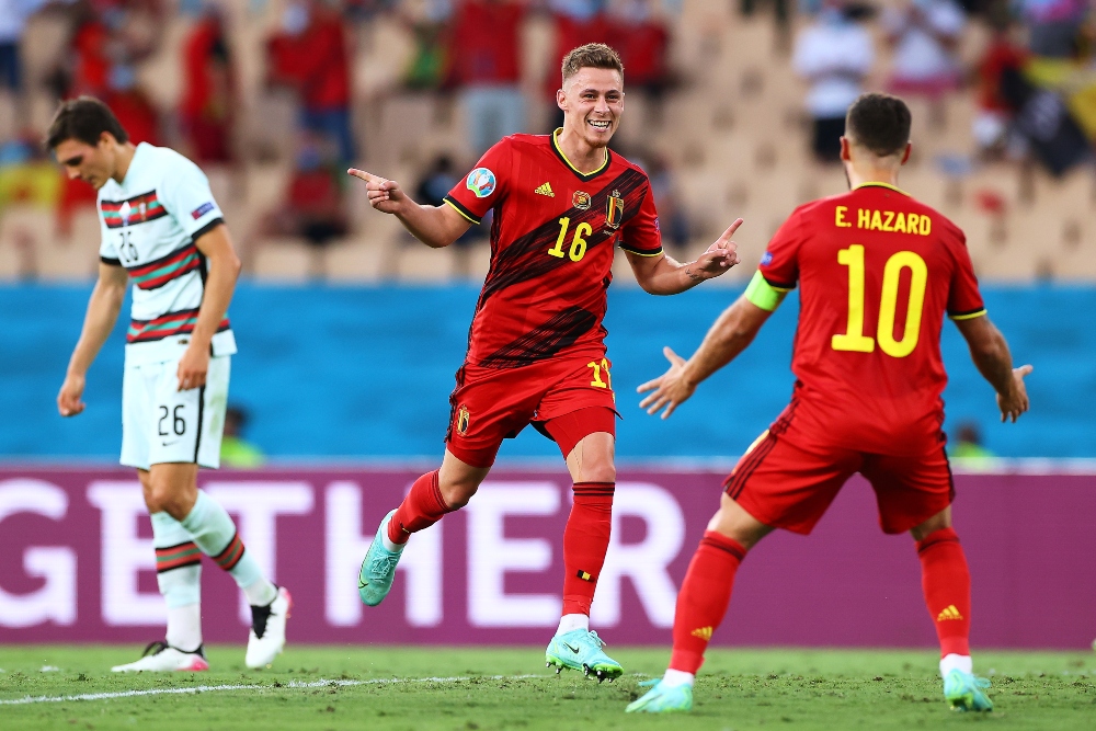 Sportingbet_gr's tweet photo. 🇨🇭 Ελβετία – 🇪🇸 Ισπανία
🇧🇪 Βέλγιο – 🇮🇹 Ιταλία
🇨🇿 Τσεχία – 🇩🇰 Δανία
🏆 Τα πρώτα ζευγάρια των προημιτελικών του #EURO2020!
🔝 Ποιες ομάδες θα προστεθούν απόψε στις 8 κορυφαίες της διοργάνωσης; https://t.co/OpYakxkcVM