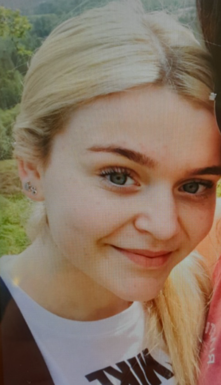 MISSING: 13 year old Abi Obrien from Dumbarton was last seen at home on Cumbrae Crescent South around 10pm last night. 

She is 5'3" tall, thin, with long blonde hair. It is thought she may have on sports leggings and a hoodie.