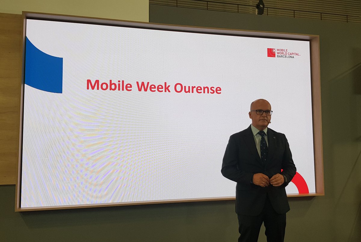 DeputacionOU's tweet image. O presidente da @DeputacionOU, @ManuelBaltar reúnese en Barcelona, no stand de @MWCapital #MWC2021, con @carlosgraulara, @CColom e con representantes de Red Mundo Atlántico.