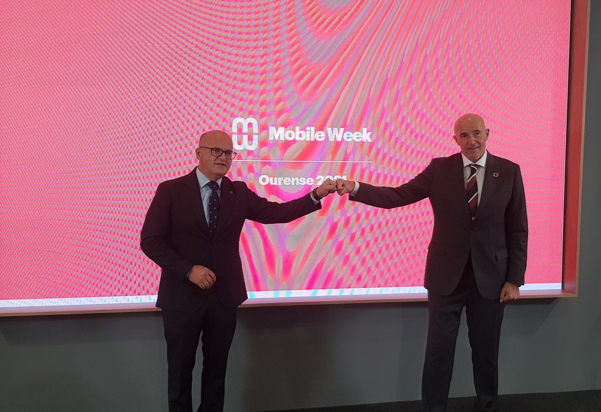 DeputacionOU's tweet image. O presidente da @DeputacionOU, @ManuelBaltar reúnese en Barcelona, no stand de @MWCapital #MWC2021, con @carlosgraulara, @CColom e con representantes de Red Mundo Atlántico.