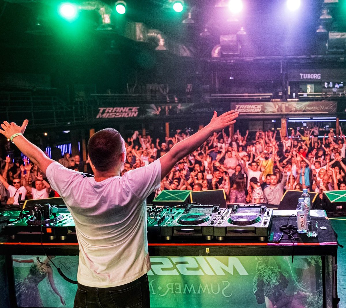 suandamusic's tweet photo. A fresh new episode of #Suanda283 is landing today! Happy Tuesday Trance Family🔥 Make sure to join @romanmesser live from our studio in Saint Petersburg at 19:00CEST! https://t.co/WqnewyiTNA
