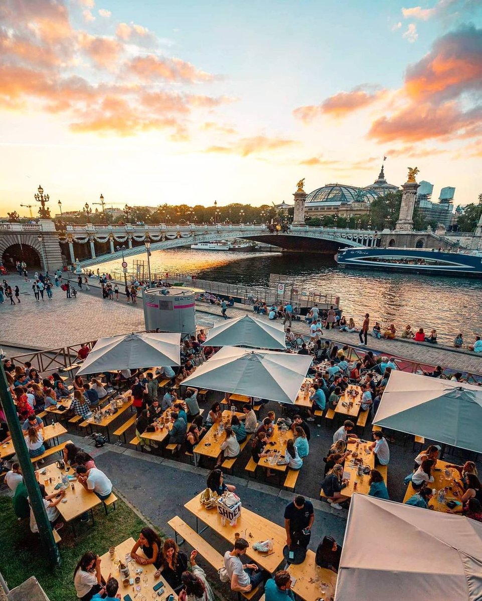 hipparisblog's tweet image. Summer in the city. Paris.

📸: @dathhh

#parisvibes #summervibes #pontalexandre3 #parisbridges #seineriver #seineliving #hipparis #dathhh