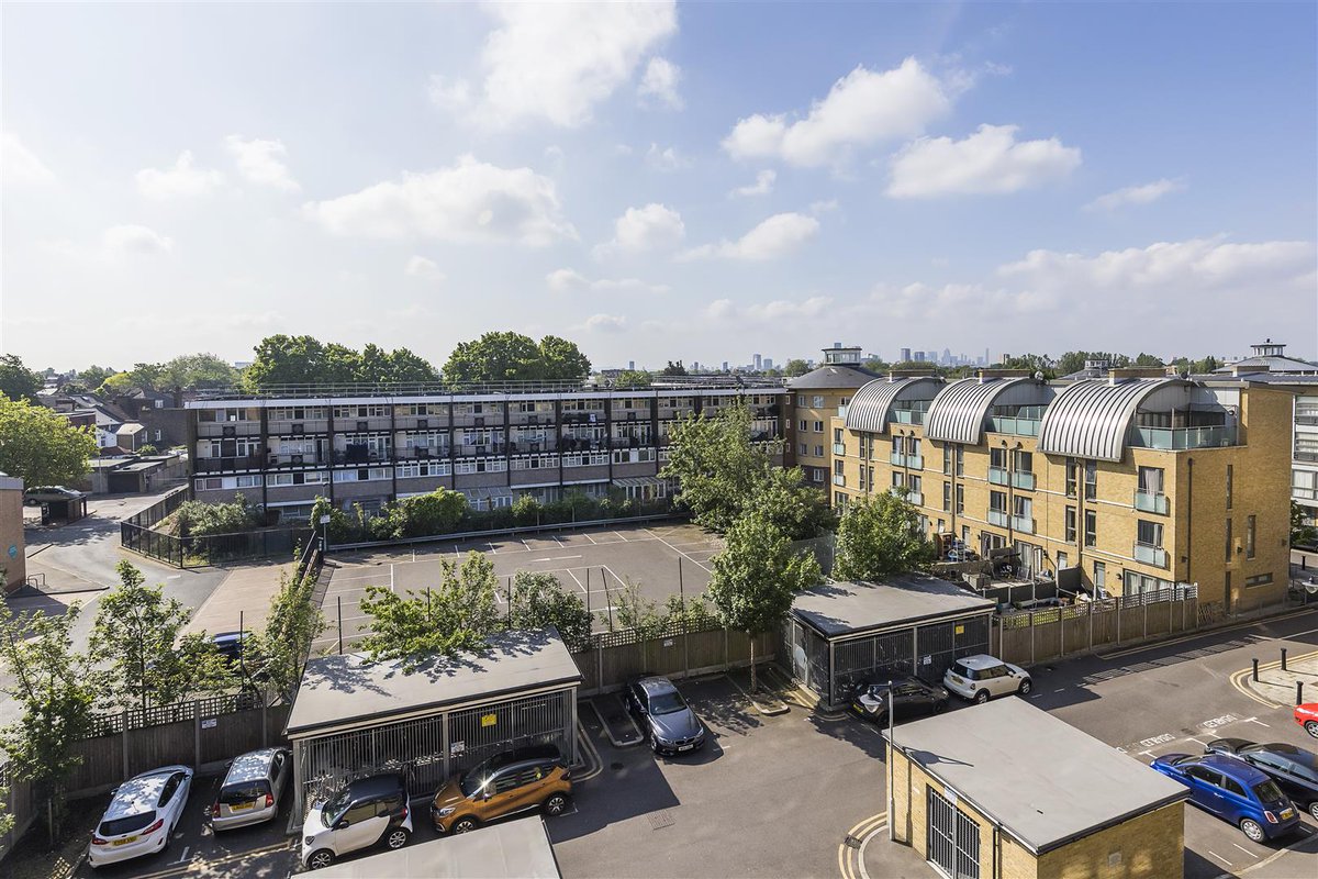 Estates_10's tweet photo. NEW PRICE - Fortius House, Capworth Street, E10 - One Bedroom Modern 4th Floor Apartment - To Let - Now: £1,395 pcm
https://t.co/P8LdVOjmi4 https://t.co/NL2we3d2U1