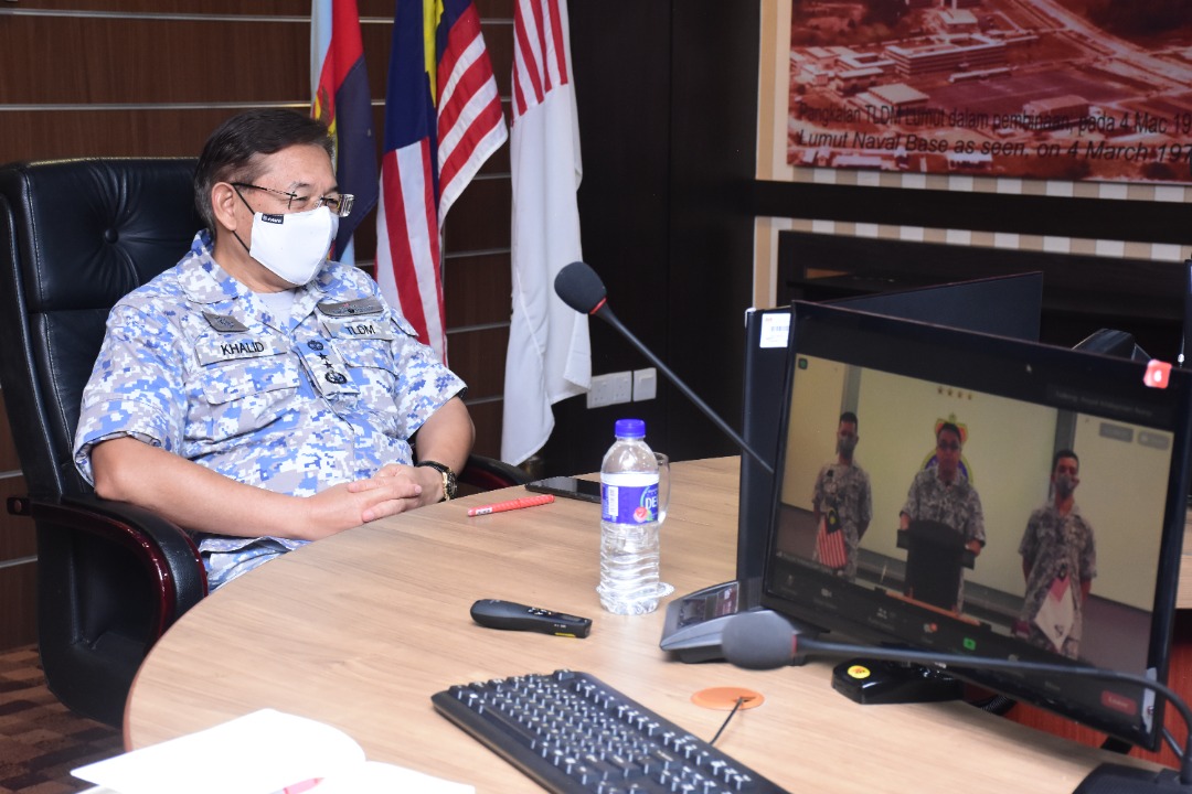 MPLD_TLDM's tweet image. YBhg PPL menyaksikan majlis serah terima tugas Pegawai Waran TLDM ke-7 secara atas talian.
#Navypeople
#Tahniah