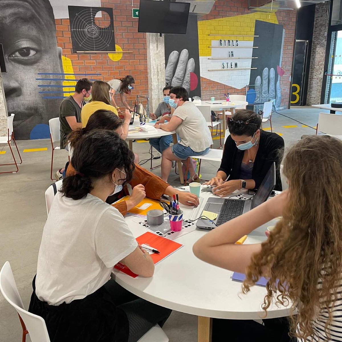 EJnorteVLL's tweet photo. Arranca GIRLS IN STEM, internacional #bootcamp donde +de 20 chicas de Polonia, Bélgica, Francia y España trabajarán en proyectos relacionados con Ciencia, Tecnología, Ingeniería y Matemáticas.
Bienvenidxs al #espaciojovennorte
#girslinstem #decreatievestem #stem https://t.co/3JIOhoYidF