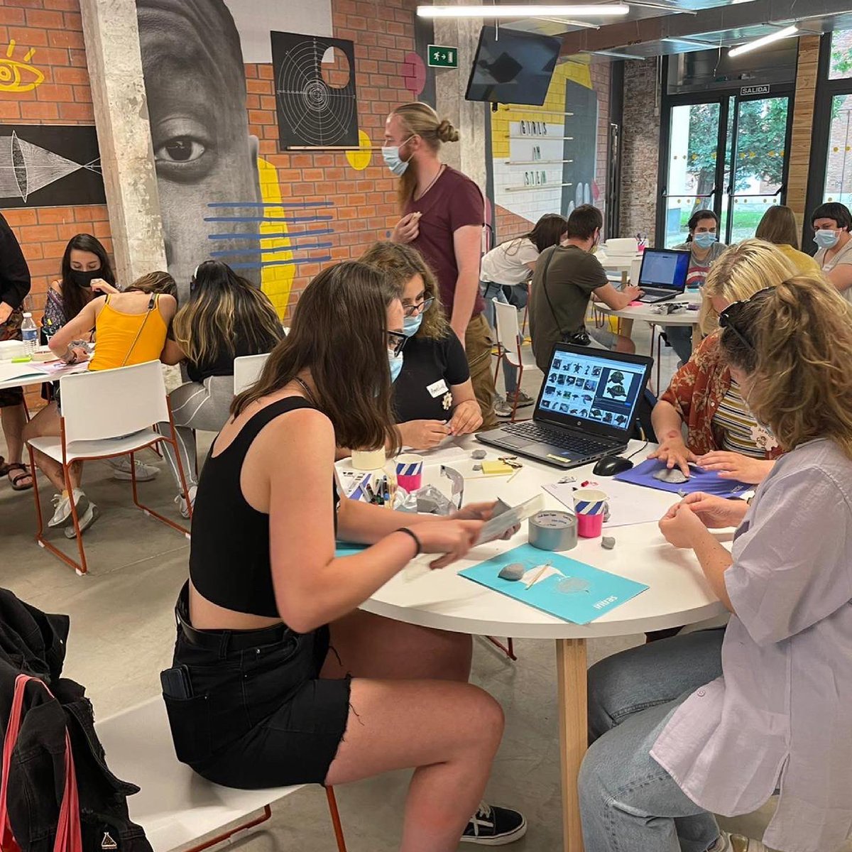 EJnorteVLL's tweet photo. Arranca GIRLS IN STEM, internacional #bootcamp donde +de 20 chicas de Polonia, Bélgica, Francia y España trabajarán en proyectos relacionados con Ciencia, Tecnología, Ingeniería y Matemáticas.
Bienvenidxs al #espaciojovennorte
#girslinstem #decreatievestem #stem https://t.co/3JIOhoYidF