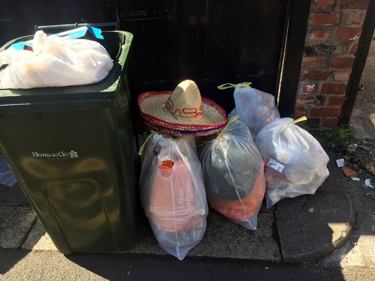 EndASBinJesmond's tweet photo. Council cleared Dev/Cav back lane yesterday, which was great – provided more space for student fly-tipping.
@JesmondStella @UniofNewcastle @NorthumbriaUni
@NewcastleCC @ChronicleLive @NCC_Leader
 #EndASBinJesmond #RewildingJesmond #StudentSlums #myNCLpics https://t.co/hEE6aNJtx7