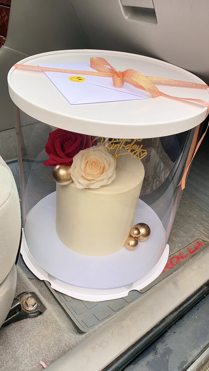 robyzbakery's tweet image. Good morning #AbujaTwitterCommunity fam and others! We sent this out last week Friday to a birthday celebrant. This is a 3 layered red velvet &amp;amp; chocolate cake. Price 25,000. Send us a message to order any celebration cake and we will deliver! Pls Rt thank you!  💃🏽💃🏽