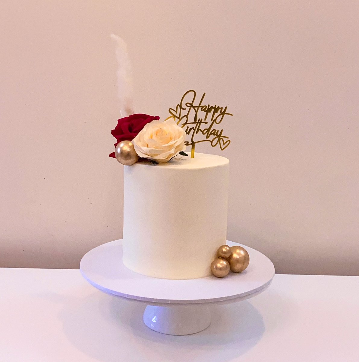 robyzbakery's tweet image. Good morning #AbujaTwitterCommunity fam and others! We sent this out last week Friday to a birthday celebrant. This is a 3 layered red velvet &amp;amp; chocolate cake. Price 25,000. Send us a message to order any celebration cake and we will deliver! Pls Rt thank you!  💃🏽💃🏽