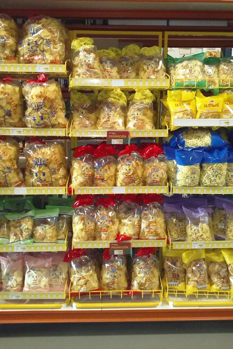 Cuando entras en una tienda... y te encuentras directamente la estantería con todas las patatas de #eltiodelaspapas.... ¡ESO ES UN FLECHAZO! 💘

#simplementepapasfritas
