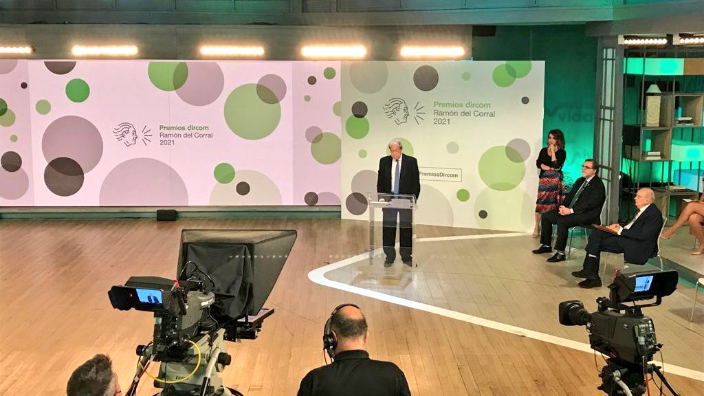 DircomSpain's tweet photo. Los #PremiosDircom han sido evaluados por un jurado formado por 34 expertos, de gran prestigio profesional.

Su presidente, Javier Fernández del Moral: "Con la cuarta edición de los Premios estamos marcando una trayectoria". https://t.co/zn0PEVnKhR