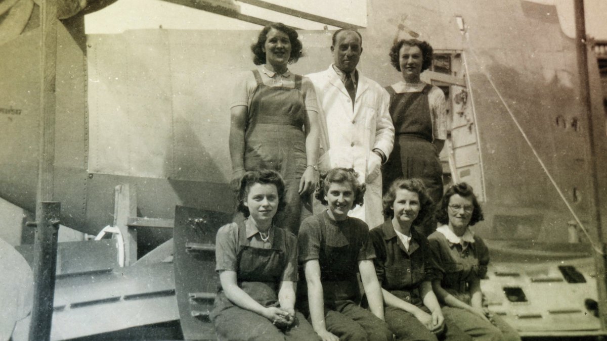RoyalAirForce's tweet photo. Air Commodore Suraya Marshall, @ComdtCranwell, has been announced as Co-Patron of the @SecretSpitfires Memorial.

The memorial will celebrate the 1000s of workers, many unqualified girls &amp; young women, who built over 2500 Spitfires during WW2.

Read more: https://t.co/9ZzHRV4hUn https://t.co/gMX0BvQ6iQ