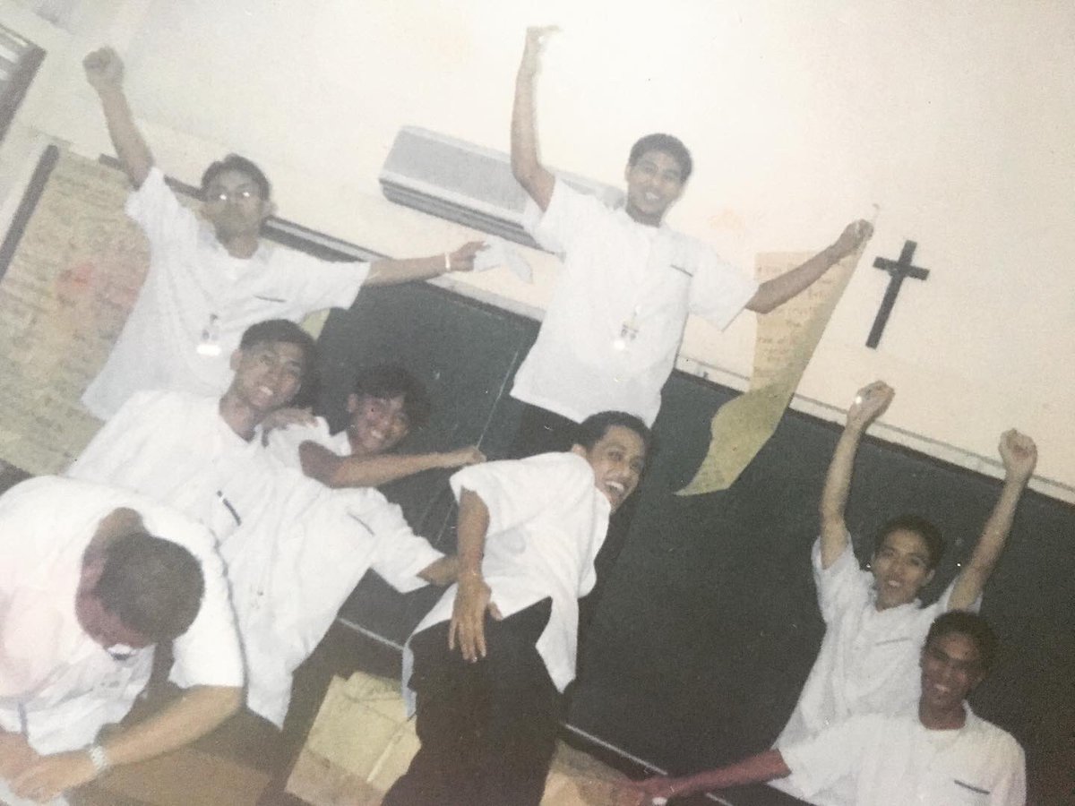 erost4n's tweet image. Oks lang po Pres #DU30 👊 #SafetyFirst pero mas masaya talaga pag #FaceToFaceClass LOL 🤣✌️

*di ko sure kung si Garden yung natakpan si Poks pero tag narin kita haha 😂 nga pala baka may nakakaalam whereabouts ni Poks? 

#MEboys ⚙️
#GoUSTe 🐯
#throwback