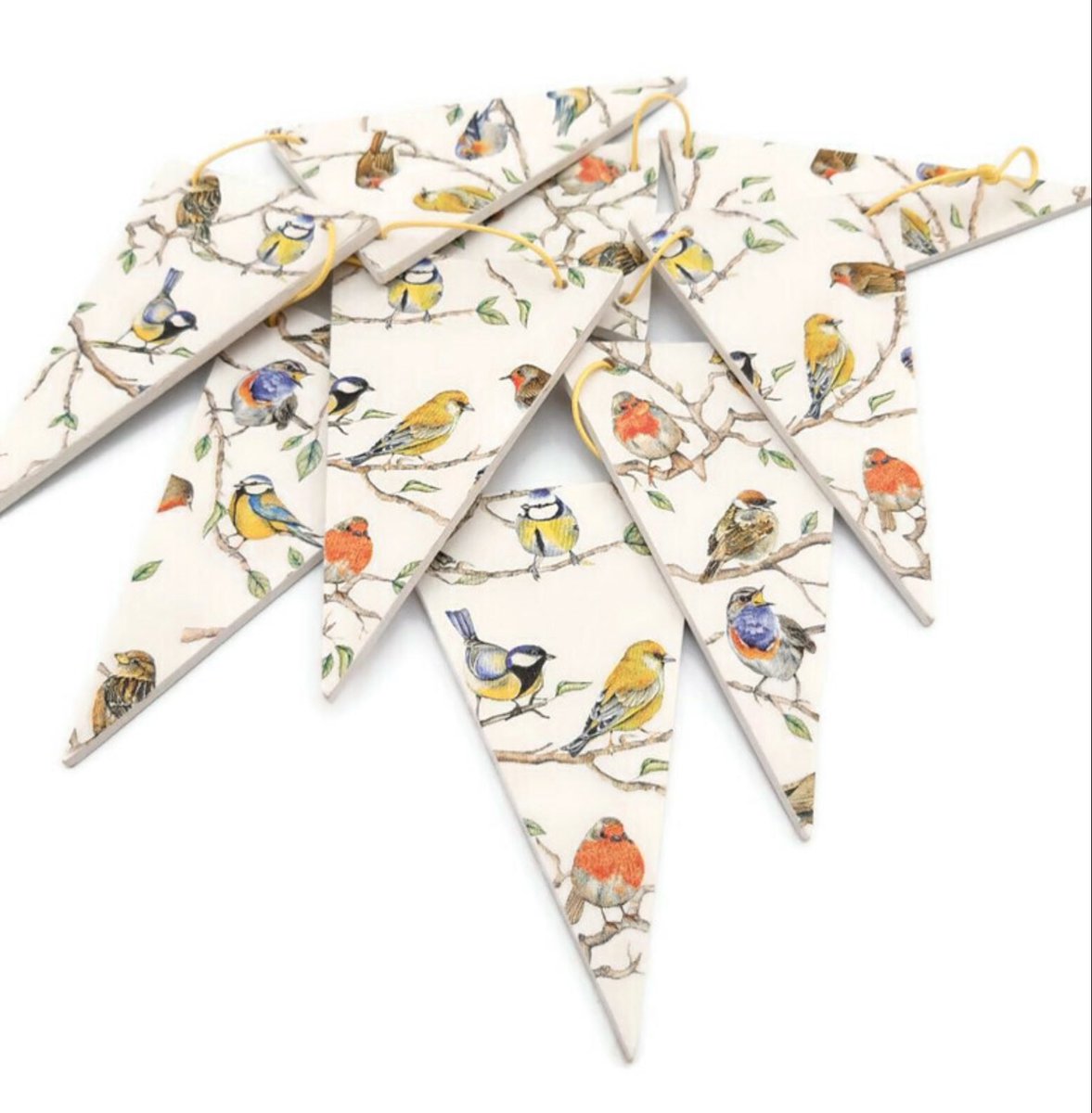 Gorgeous wooden garden birds bunting by <a href="/Adiencrafts/">Di</a> 
#tbch #birds #naturelover 

thebritishcrafthouse.co.uk/product/wooden…