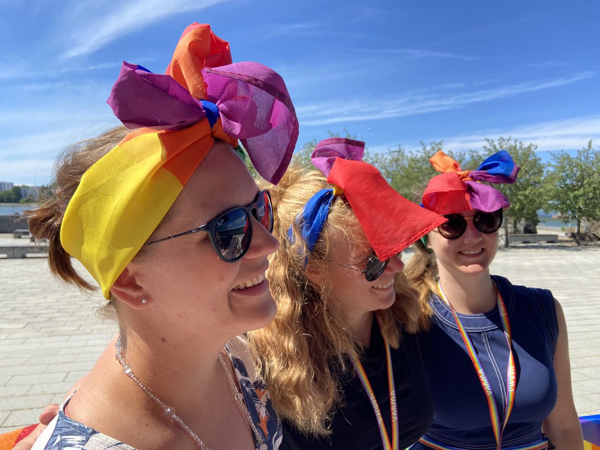 viippola's tweet photo. Suurkiitos kaikille Varman Pride-piknikille osallistuneille! 🏳️‍🌈 Meissä on valoa, väriä ja virtaa! ☀️🌈💕
Olemme Priden kumppani, koska haluamme käytännön teoin ja viestein rakentaa yhdenvertaista ja monimuotoista työelämää meille kaikille.
@varma_tweet #helsinkipride #varmailo https://t.co/jpTGtnYjPm