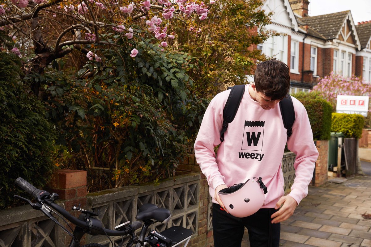 Have you seen the <a href="/weezycouk/">Weezy</a> team cycling around Manchester yet? You can't miss their smile or the pink branding 💕 

Quality groceries delivered in literally minutes..🚴

Check them out and download the app here 👉bit.ly/32jB795