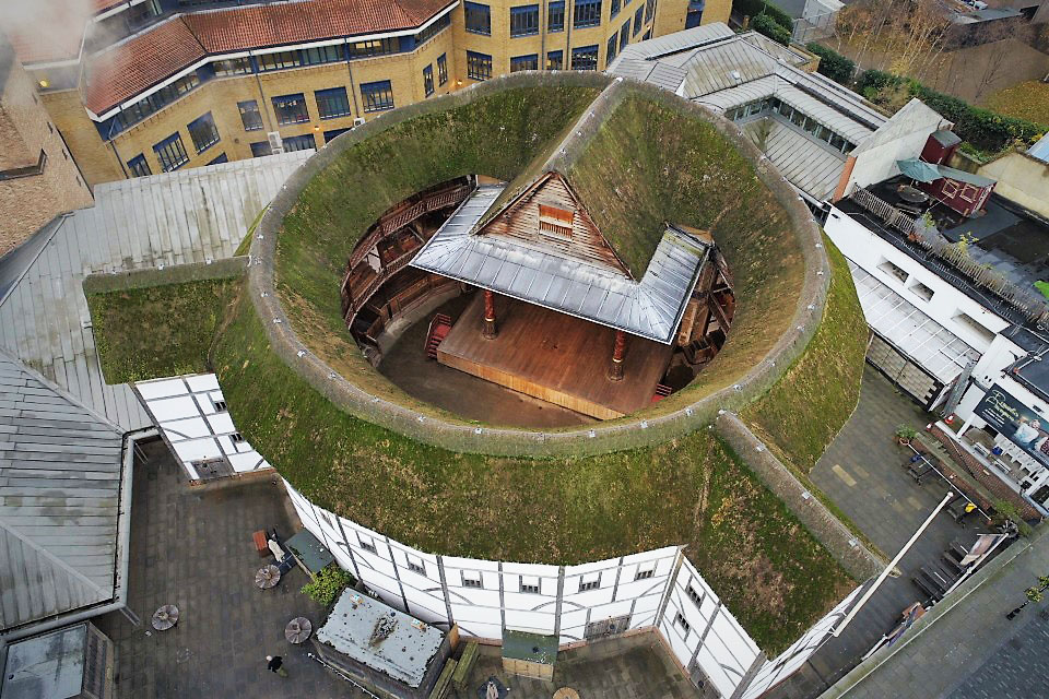 The_Globe's tweet photo. Things we've learned since 29 June 1613.

– Using cannons to create special effects is a no-go
– A thatched timber theatre is v. flammable 
– A tiled roof may be a more sensible option for theatre 2.0
– If your breeches catch fire, they can be extinguished with a bottle of ale https://t.co/9VyPNXjagO