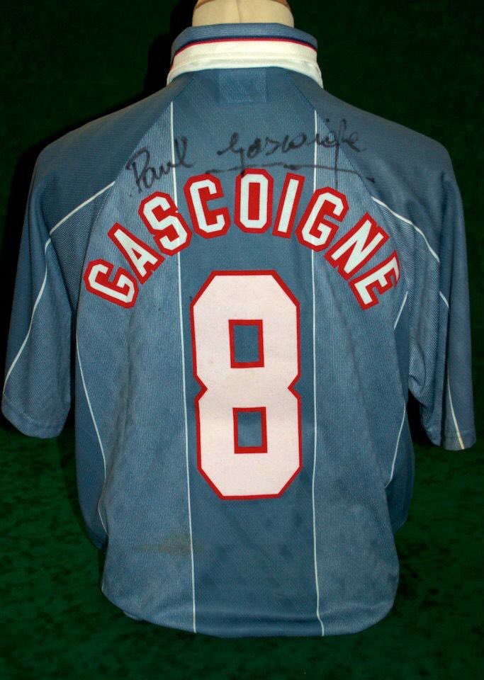 3LionsShirtbook's tweet image. England v Germany and the infamous Euro ‘96 Semi-Final game

Gazza’s 1st Half #matchworn shirt signed to his mate Cyril. This was a quarter of a century ago so let’s go and write a new positive chapter tonight COME ON ENGLAND 🏴󠁧󠁢󠁥󠁮󠁧󠁿 

#TheThreeLionsShirt #EnglandvsGermany #EUROS2020