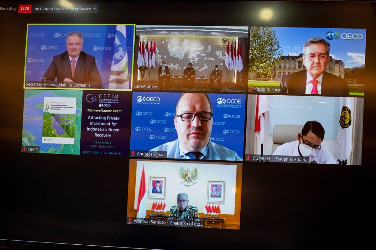Pada 28 Juni,<a href="/DubesDenmark/">Sten Frimodt Nielsen</a> melakukan penyerahan laporan <a href="/OECD_ENV/">OECD Environment</a> “Clean Energy Finance and Investment Policy Review of Indonesia” kpd Menteri <a href="/PerekonomianRI/">Kemenko Perekonomian RI</a>. Kami harap tinjauan ini dpt memberikan rekomendasi yg bermanfaat bagi🇲🇨 dlm upaya peningkatan investasi energi bersih