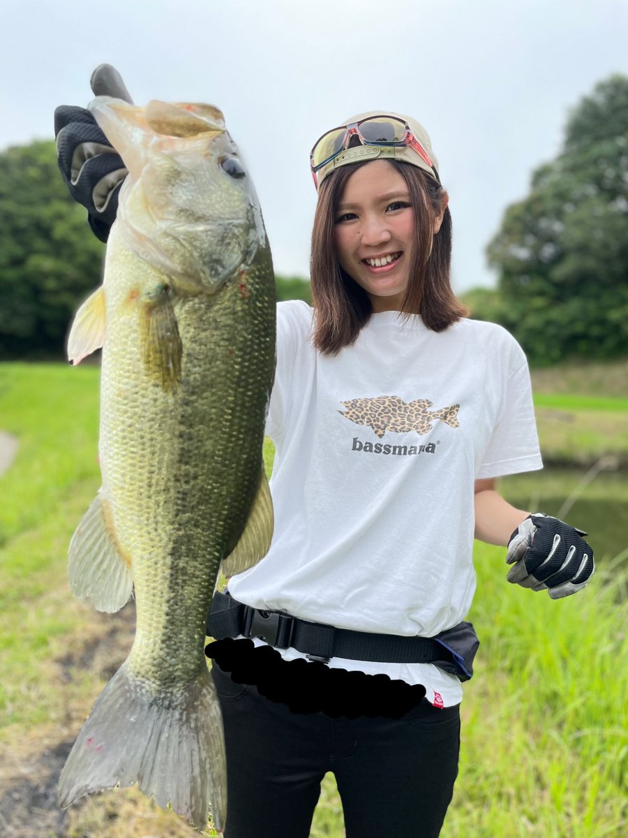 YurinaBass's tweet photo. ひっさびさのバス釣り🎣💖
51cmでたー！🤣めっちゃひいた🥺
ポロポロ釣れてタコ釣りも寄り道して🐙
めっちゃ満足な淡路島釣行でした😎

iPhone変えてポートレートで初めて撮ったけど画質が進化しすぎてびびった🤣← https://t.co/lcpTZdFpGS