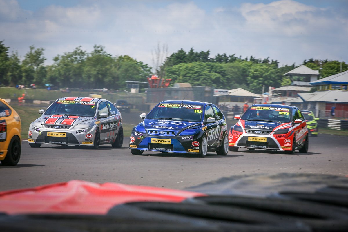 DirenzaUK's tweet photo. Great battling at Castle Combe during Round 3 of the @focuscupracing Championship! πΈ: @sarahhallmsport
#direnza #direnzaperformance #motorsport #focuscup #focuscupracing #championship #focuscup #ford #focus #fordfocus #mk2 #mk2focus #st #mods #modifiedcars #racecar #racing https://t.co/tpQJSK2yTC