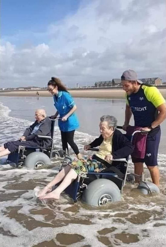 PlanetBGlasgow's tweet image. THIS is how you treat people needing care.
You don't lock them up for the final years of their life.
♥️