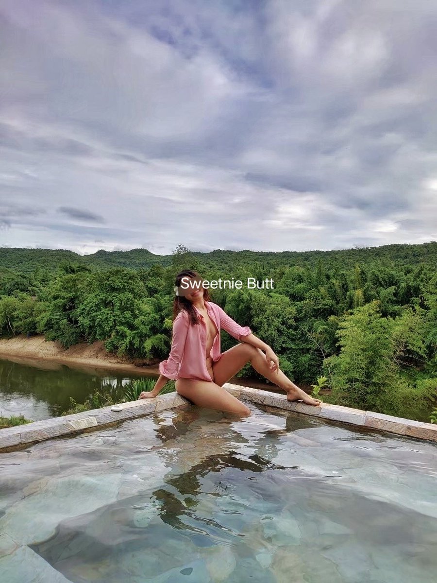 Think of travelling and being naked around. 
คิดถึงการเที่ยวแล้ววววว...คิดถึงเรามั๊ย 🥺🥺 #naked #naturist #outdoor