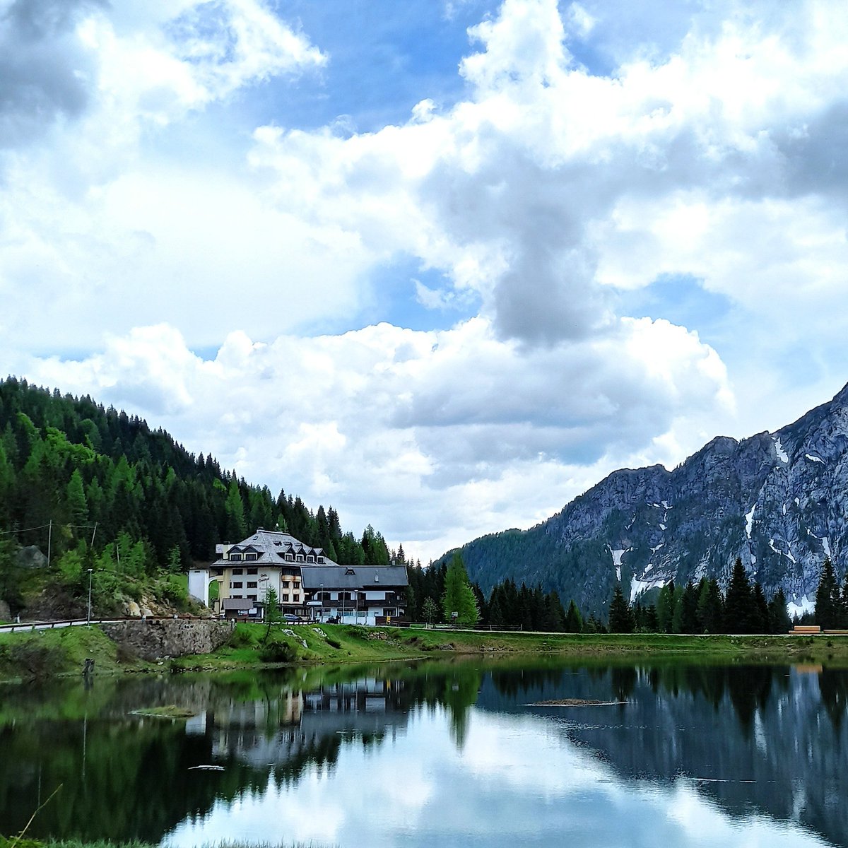 OverlandChannel's tweet photo. https://t.co/XO6g2FFRvN

#nassfeld #passo #pramollo #friuli #fvglive #panorama #montagne in provincia di #Udine https://t.co/5iD3bxxtWU