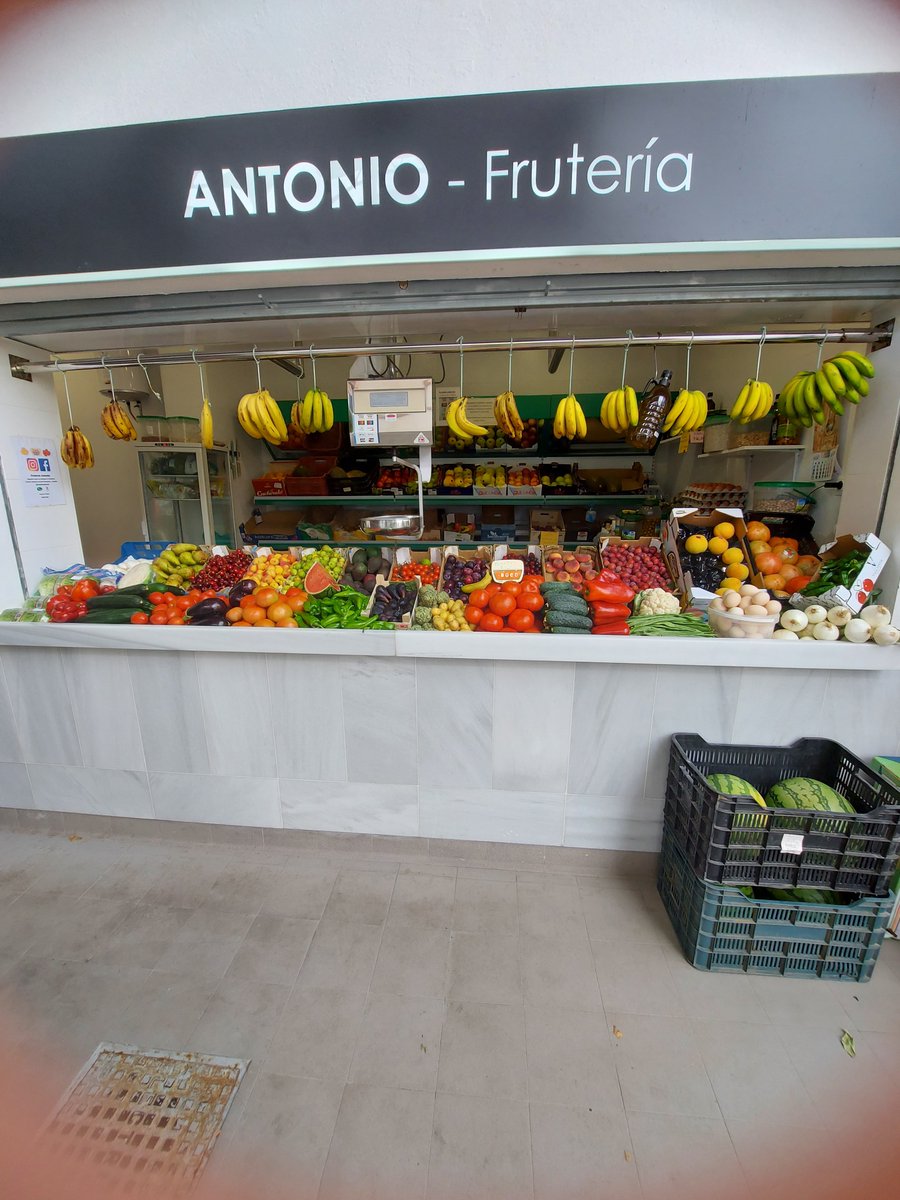 AulagaAsociacio's tweet photo. Los alimentos kilómetro 0 se producen lo más cerca posible de la mesa donde se consumen: dejan una menor huella ecológica, apoyan la economía local.
#apoyoalolocal #mercadosmunicipales #Covid_19 #mercadodelmolinillo #cercania #confianza #barrios #Málaga #ciudadania #alimentos🥑 https://t.co/EWYnGEYWWE