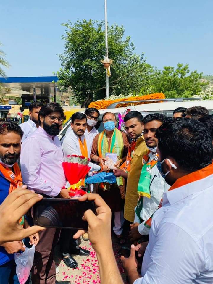 devendra1096's tweet photo. भाजपा युवा मोर्चा की ओर से आदरणीय राघव जी शर्मा को जन्मदिन की हार्दिक बधाई एवं मंगल शुभकामनाएं।
ईश्वर से आपके उत्तम स्वास्थ्य व दीर्घायु की कामना करता हूँ।

#देवेन्द्र_वर्मा https://t.co/Hbzp6bOJBZ