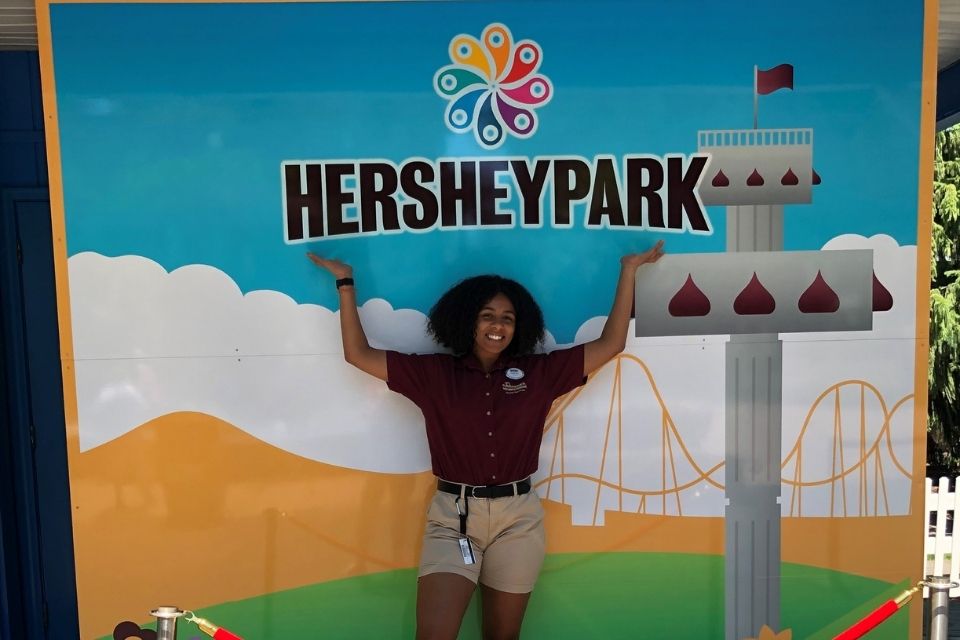 WidenerUniv's tweet photo. What's the secret to success in our sport &amp; event management major? 

Connections to industry insiders who help students gain real-world knowledge &amp; secure in-demand internships &amp; jobs 🏀  🤝 💼 

[STORY] https://t.co/9D3CeuARcm

@Hersheypark @widenersba @donya_moore @MattBlank11 https://t.co/URqRMIlBGs
